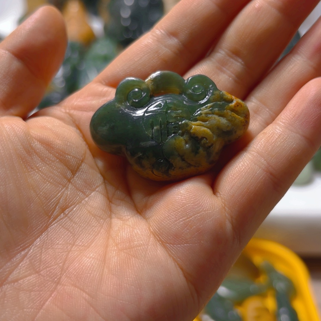 岫岩河磨玉（透闪石质玉）挂件未镶嵌