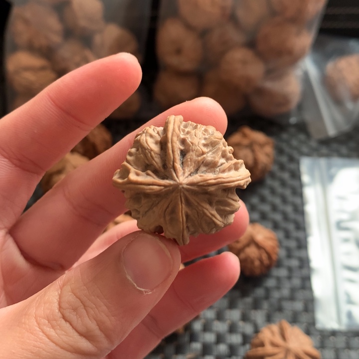 橙****文玩核桃把件玉溪