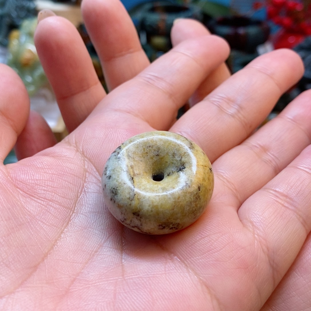 透闪石质玉吊坠未镶嵌