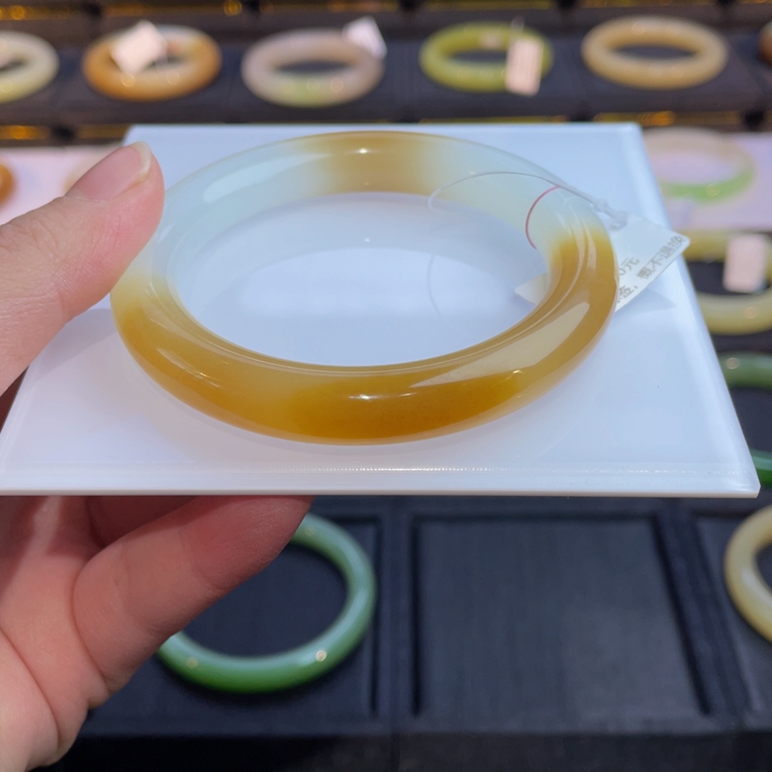 和田玉手镯未镶嵌糖白手镯5556