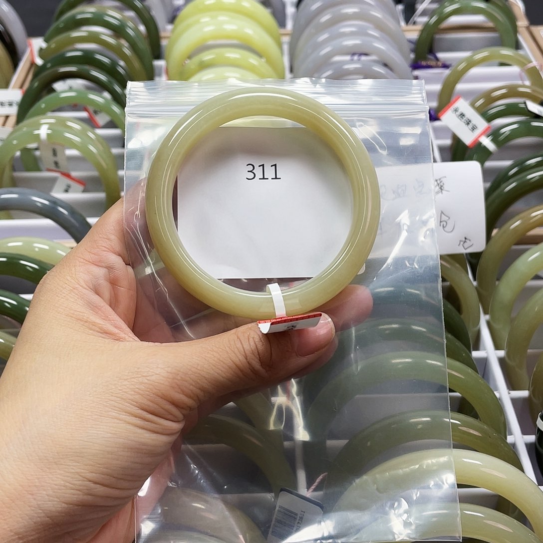 和田玉（糖玉）手镯未镶嵌311圈口57.3