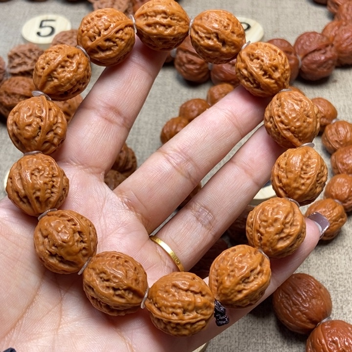 文玩核桃吊坠肉筋八棱