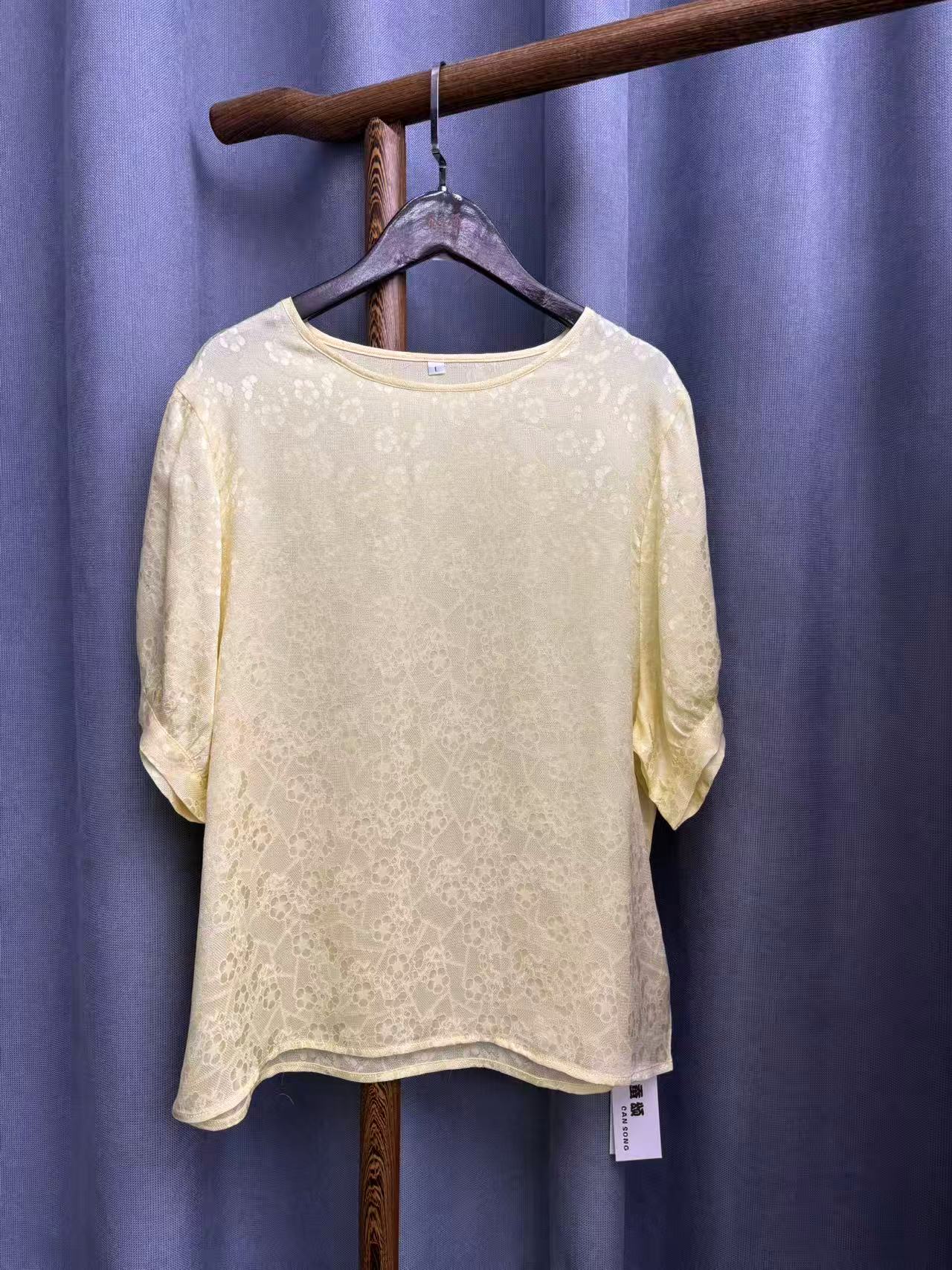 2025夏季新款简约百搭桑蚕丝花萝提花短袖上衣女A403