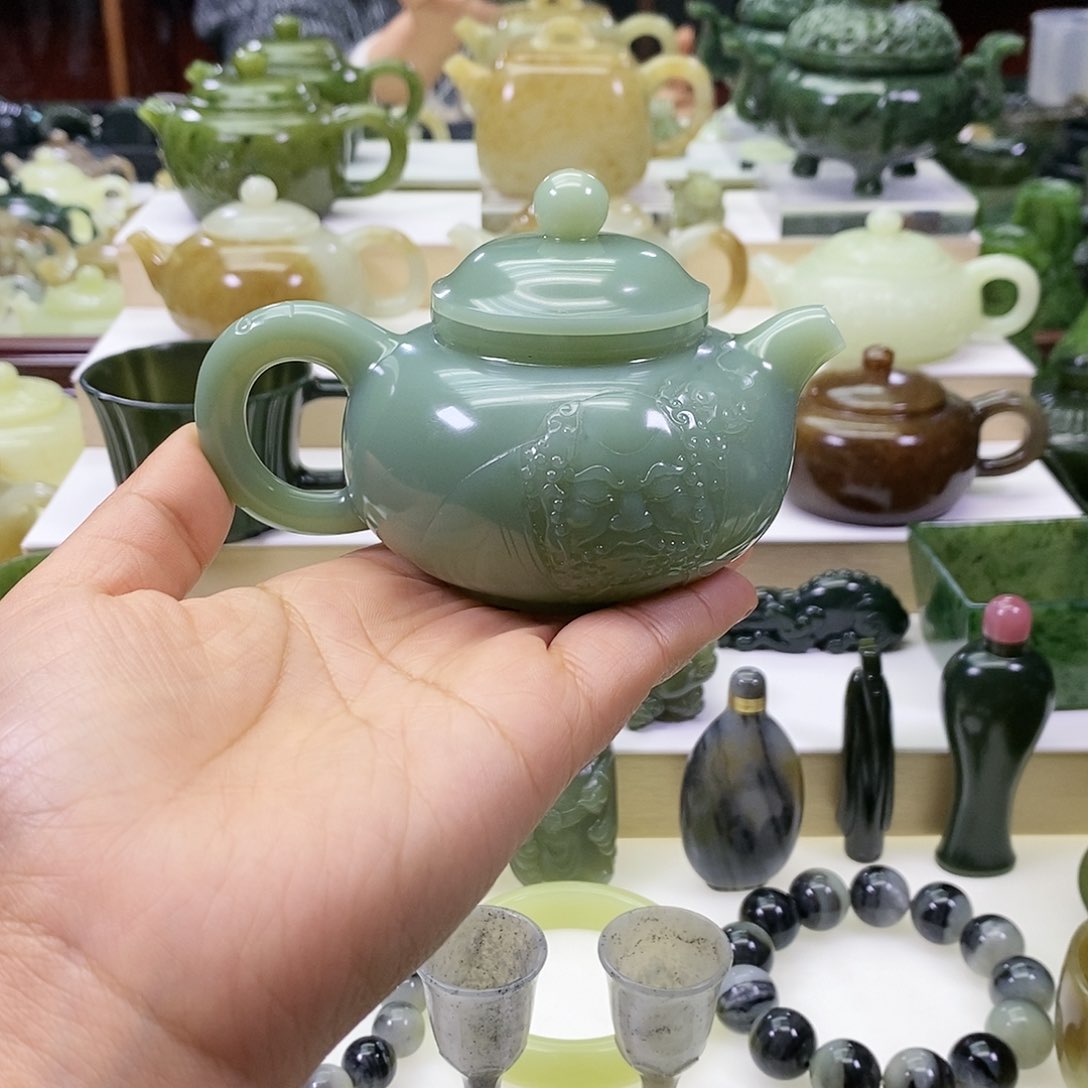 和田玉茶壶未镶嵌儒**尊