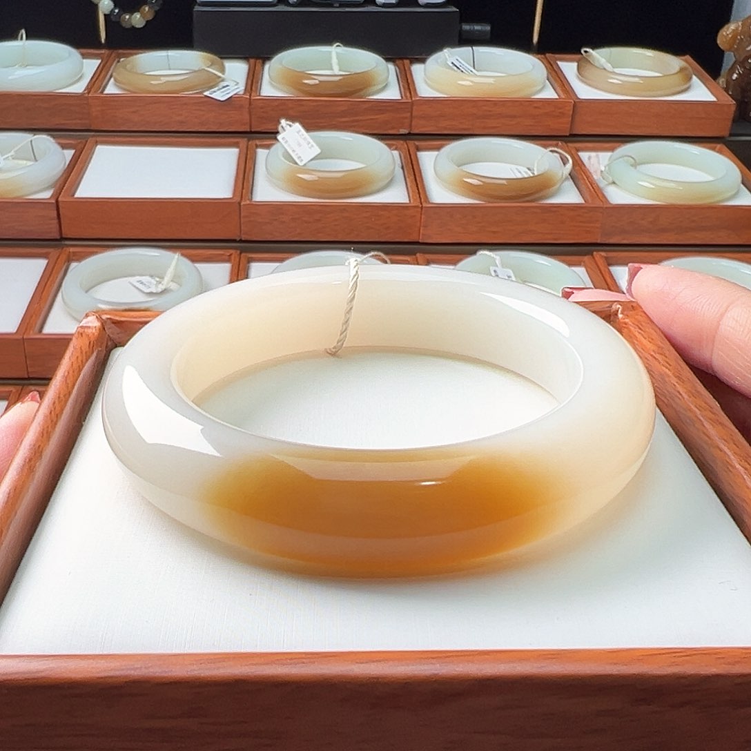 和田玉手镯未镶嵌56