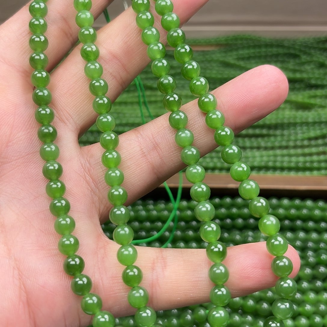 和田玉未镶嵌颈饰碧玉冰阳绿卡6