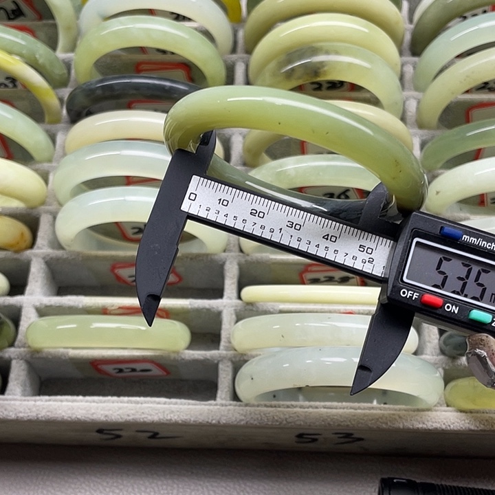 蛇纹石玉未镶嵌手镯218