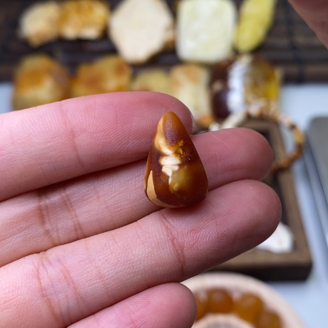 定制琥珀天然蜜蜡乌料