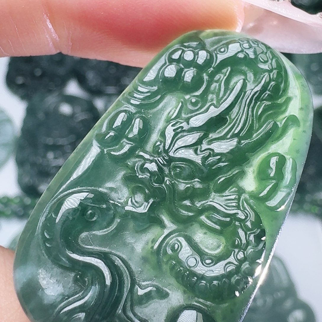 翡翠未镶嵌颈饰天然的A货翡翠多样性发其一 