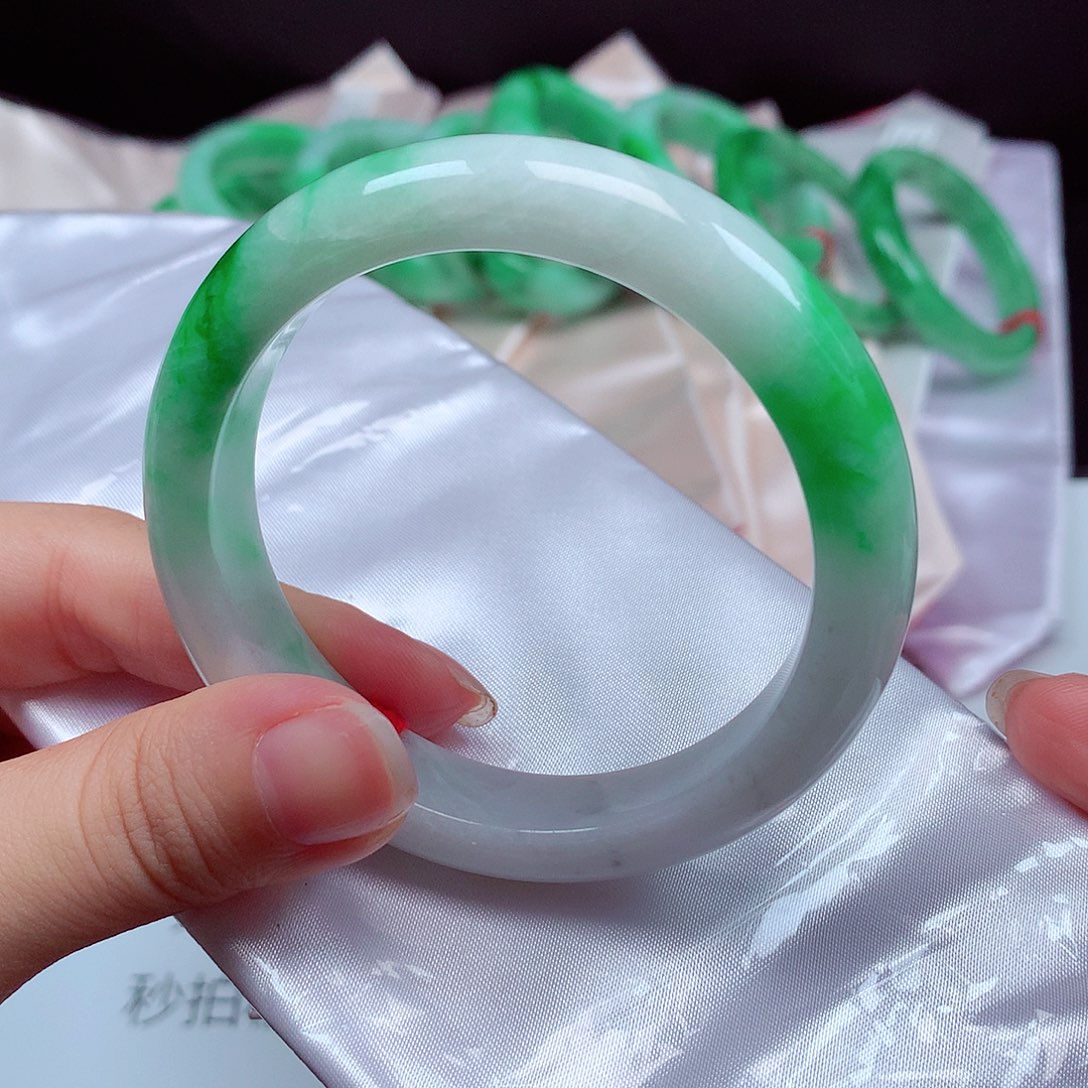 翡翠未镶嵌手镯1544