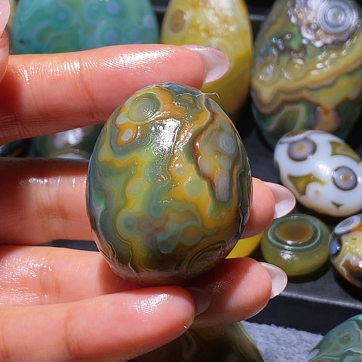 自***雄玛瑙/玉髓未镶嵌珠宝奇石