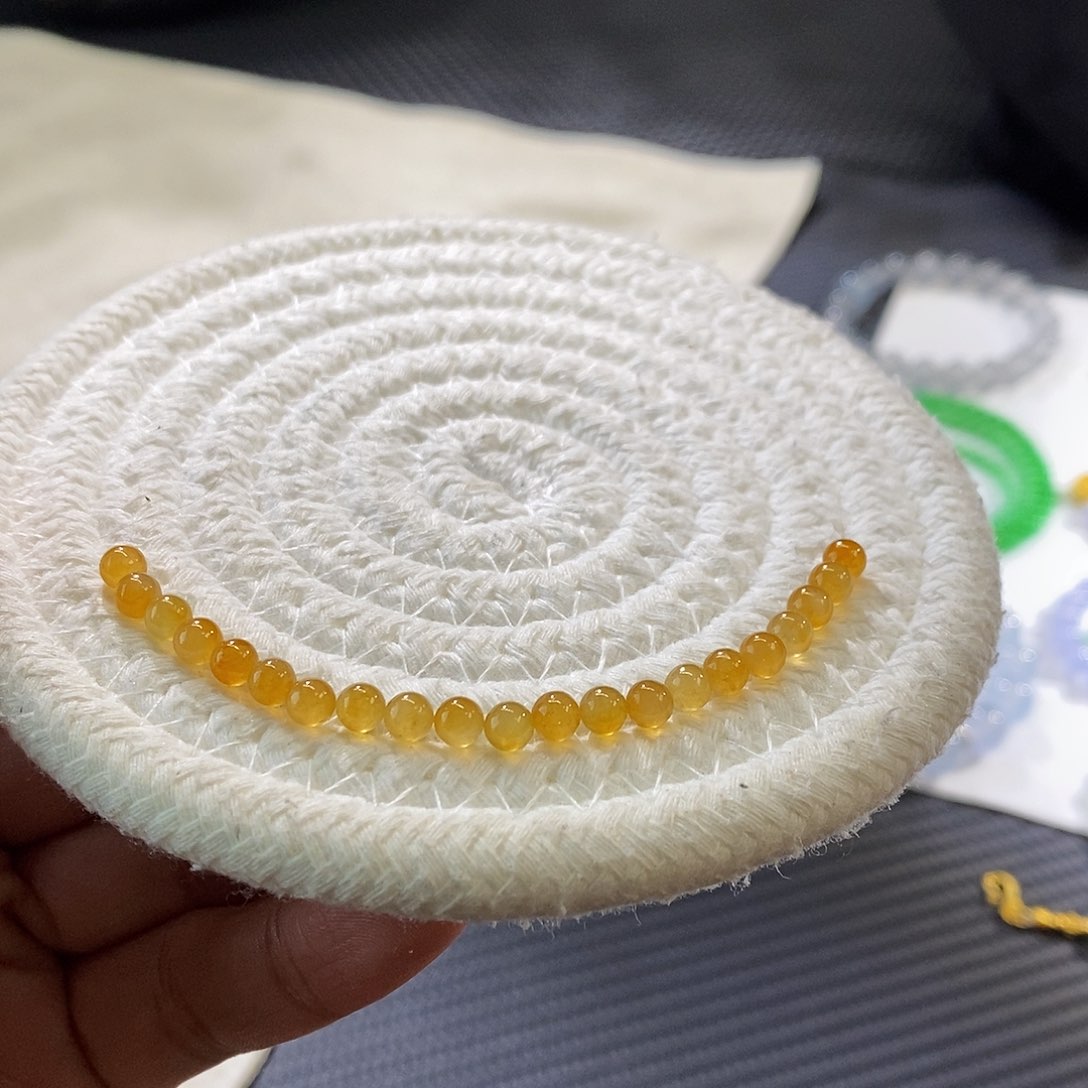 翡翠挂件未镶嵌多样发其一（单颗）