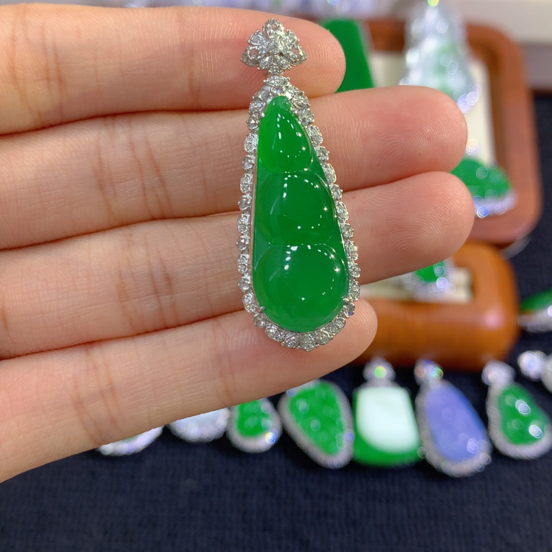 翡翠18K金镶嵌吊坠(不含链)福豆