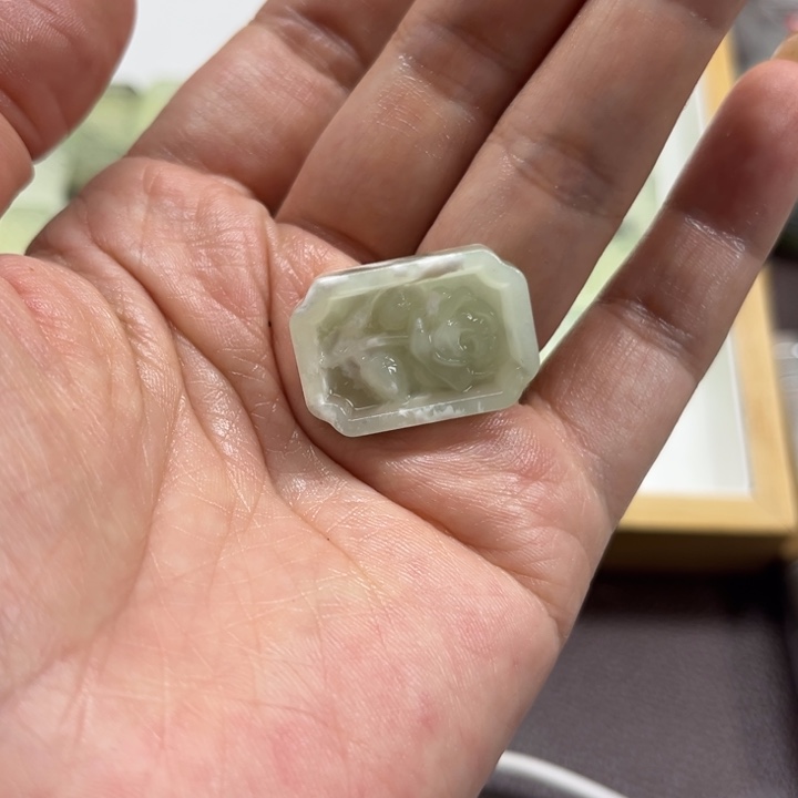 未镶嵌蛇纹石玉颈饰雏****？