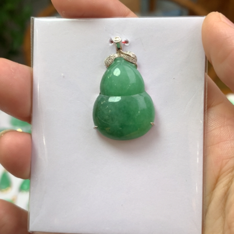 翡翠18K金镶嵌颈饰翡翠首饰