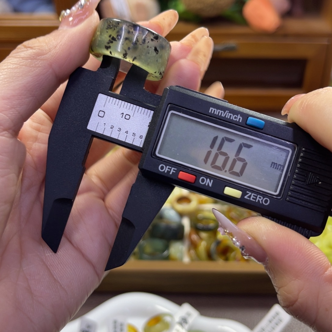 蛇纹石玉未镶嵌手镯32