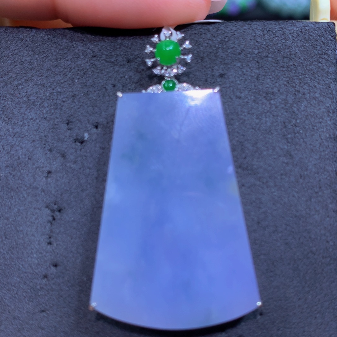 翡翠18K金镶嵌颈饰翡翠