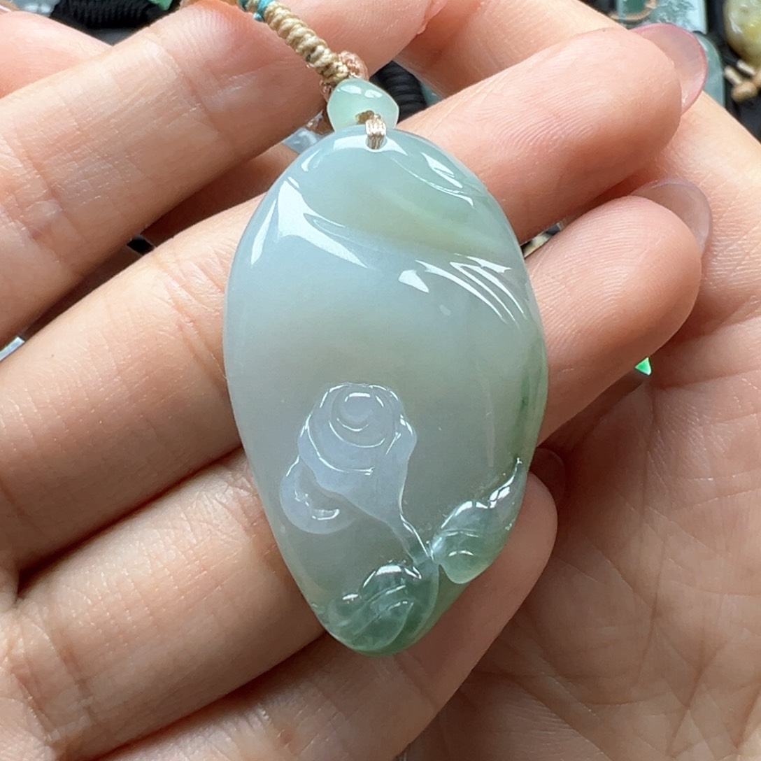 翡翠颈饰未镶嵌瓜