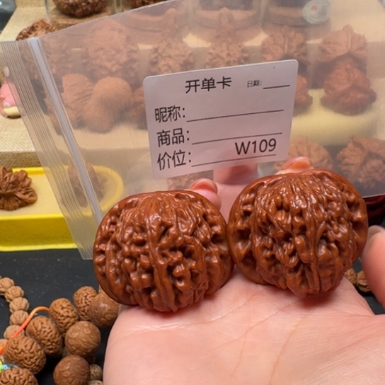 恒***爬桃核把件文玩工作室有没有人啊