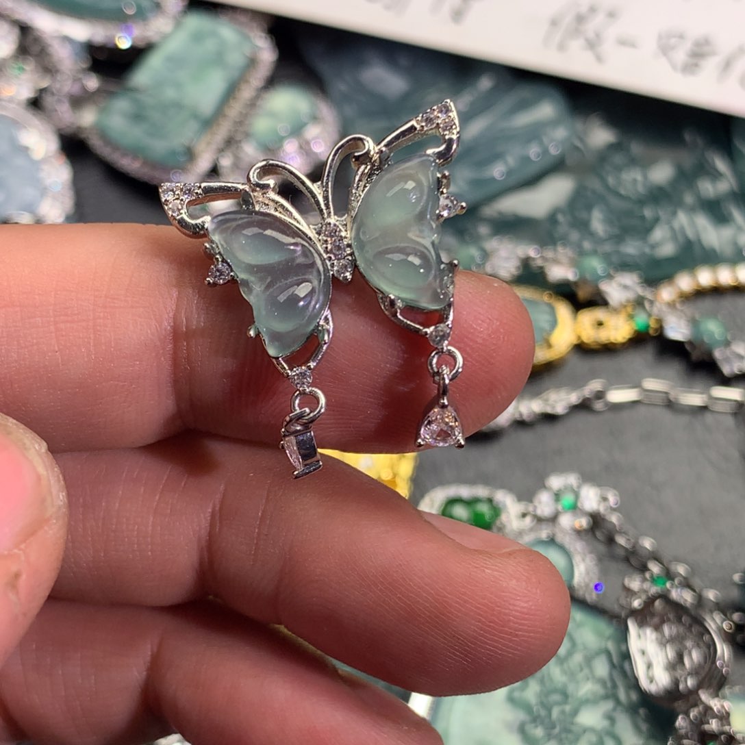 翡翠颈饰未镶嵌蝴蝶