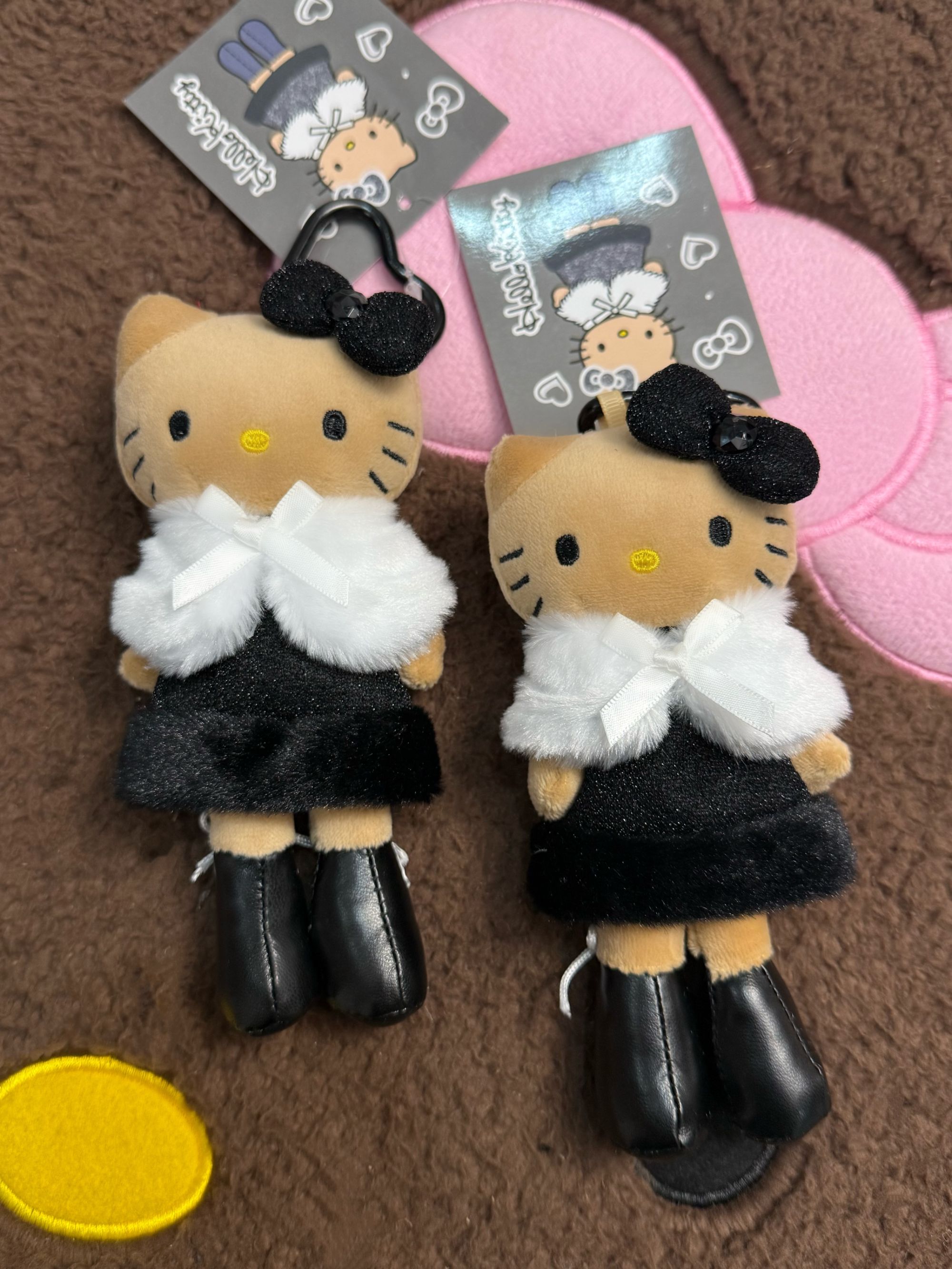 NIC黑皮小香披肩helloKitty包包挂件可爱毛绒玩具挂饰kitty挂件