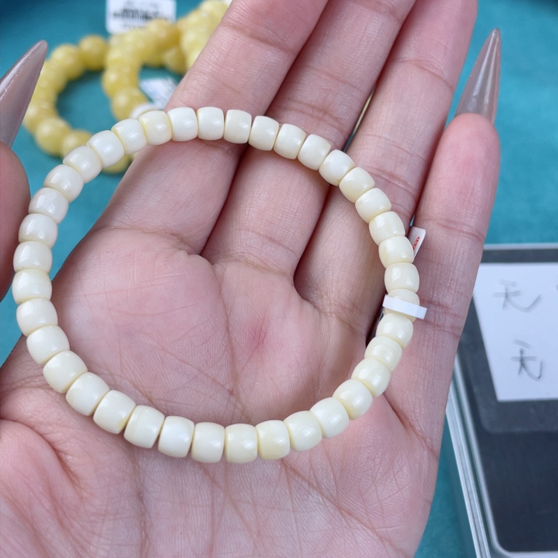 蜜蜡裸石未镶嵌蜜蜡50