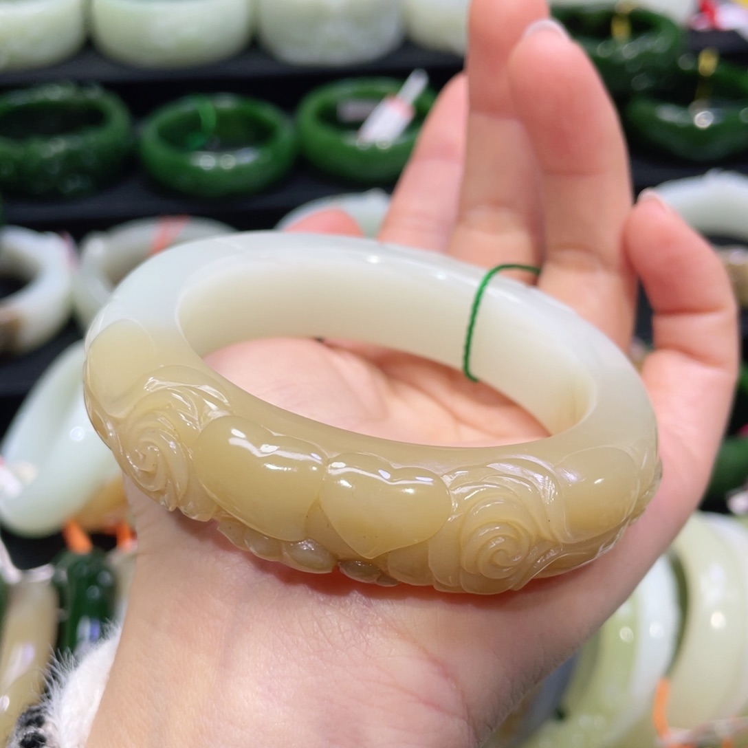 未镶嵌手镯和田玉40