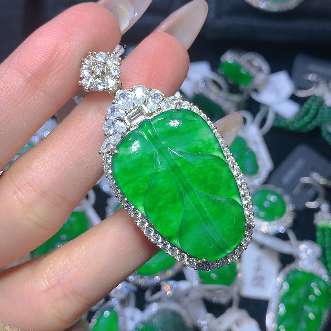 翡翠颈饰银S925镶嵌翡翠