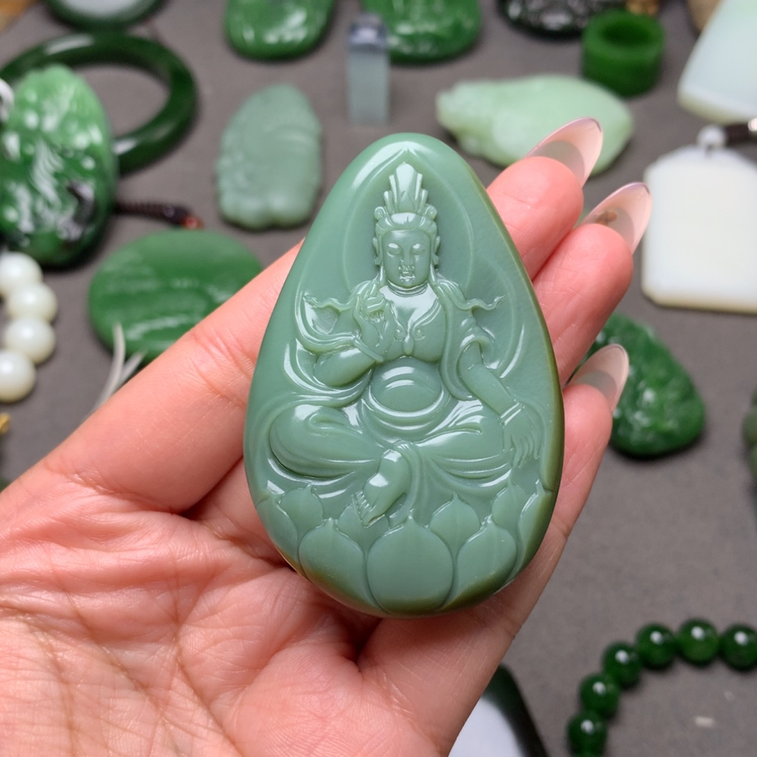 老***迟和田玉未镶嵌颈饰