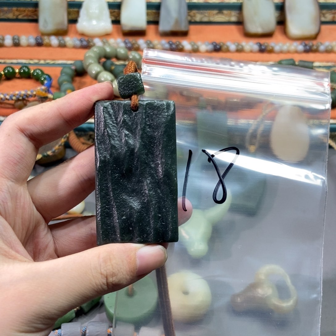 和田玉颈饰未镶嵌道**子