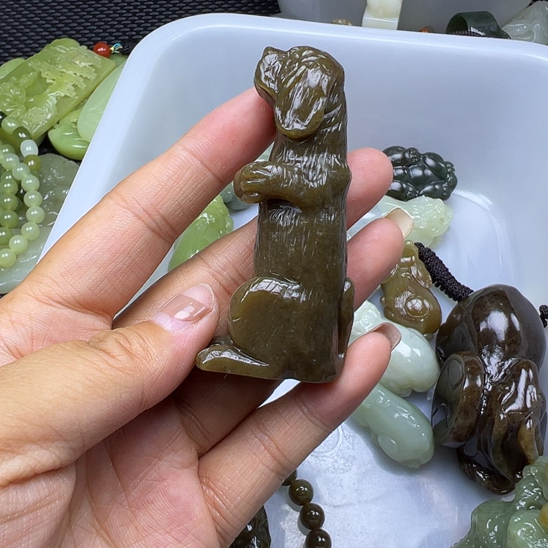 和田玉未镶嵌颈饰