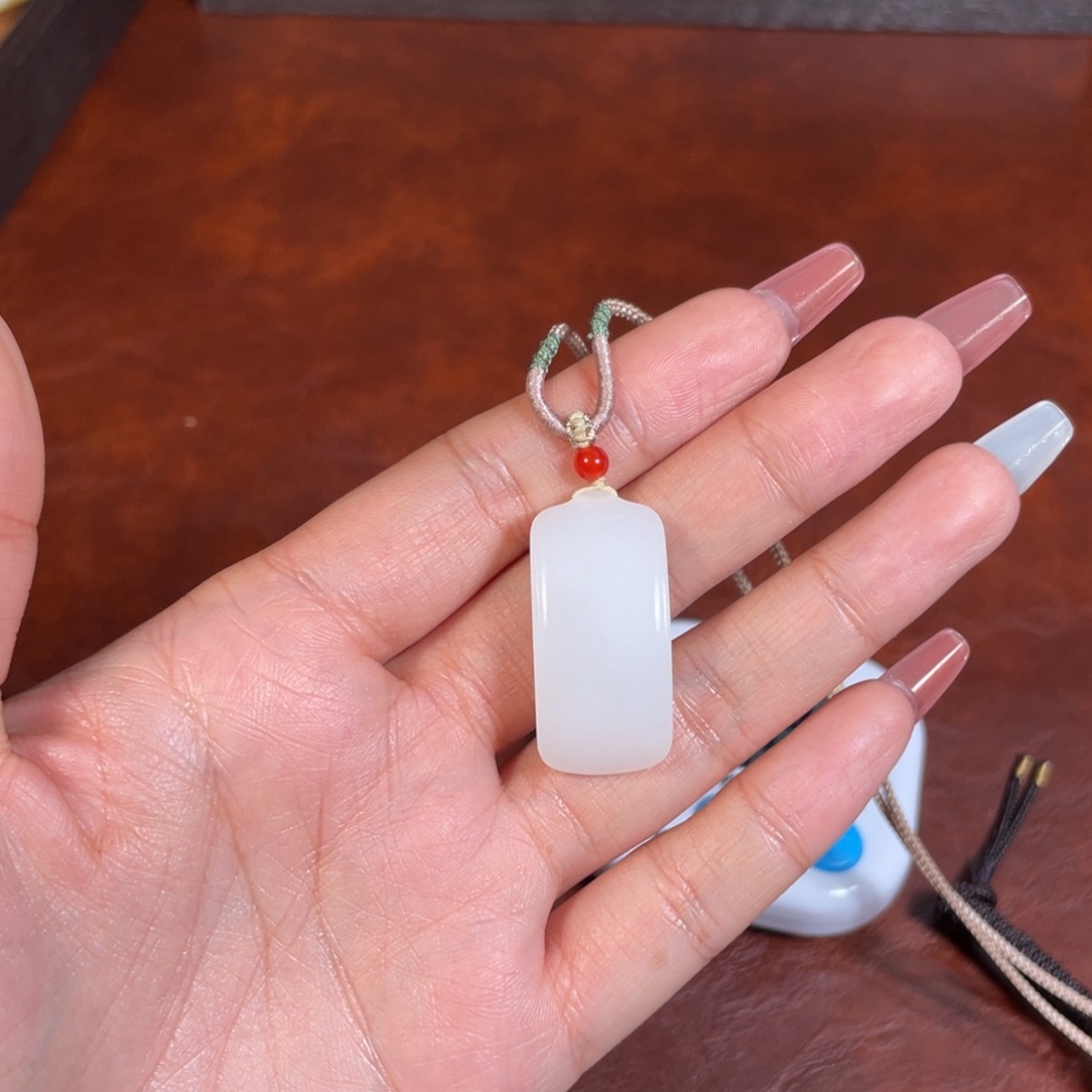 和田玉颈饰未镶嵌收*