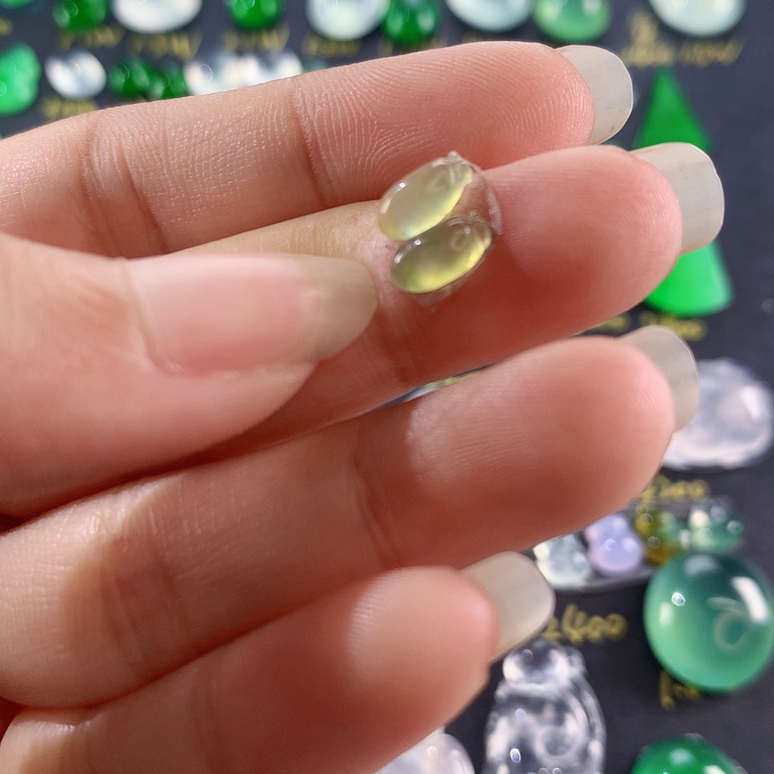 【闪购商品】翡翠颈饰未镶嵌小福瓜一对