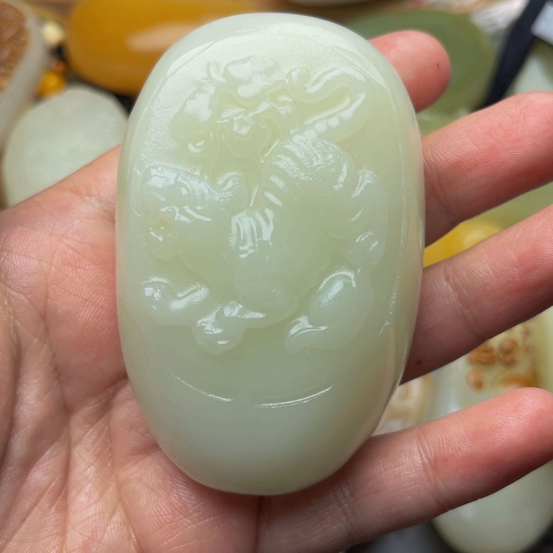 刘***来石材方解石手把件虎