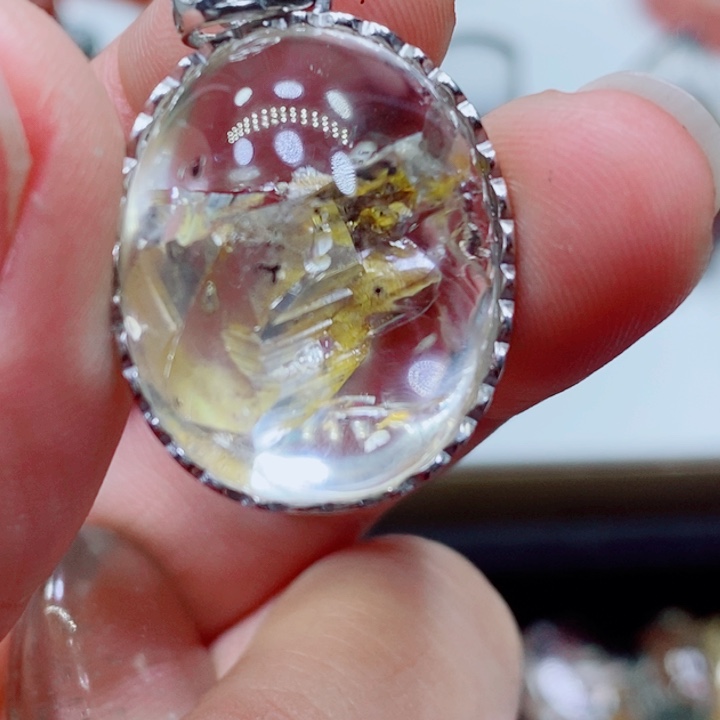 水晶颈饰未镶嵌白***。水晶