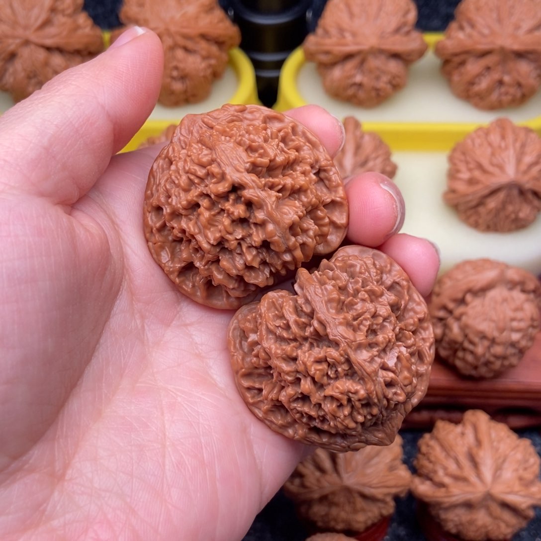 文玩核桃吊坠40精品红皮满天星