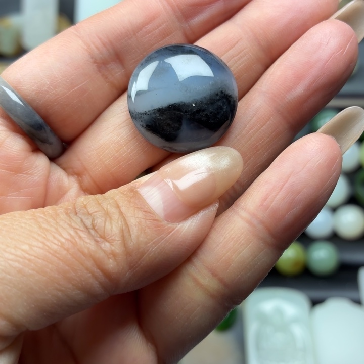 颈饰未镶嵌和田玉（糖玉）