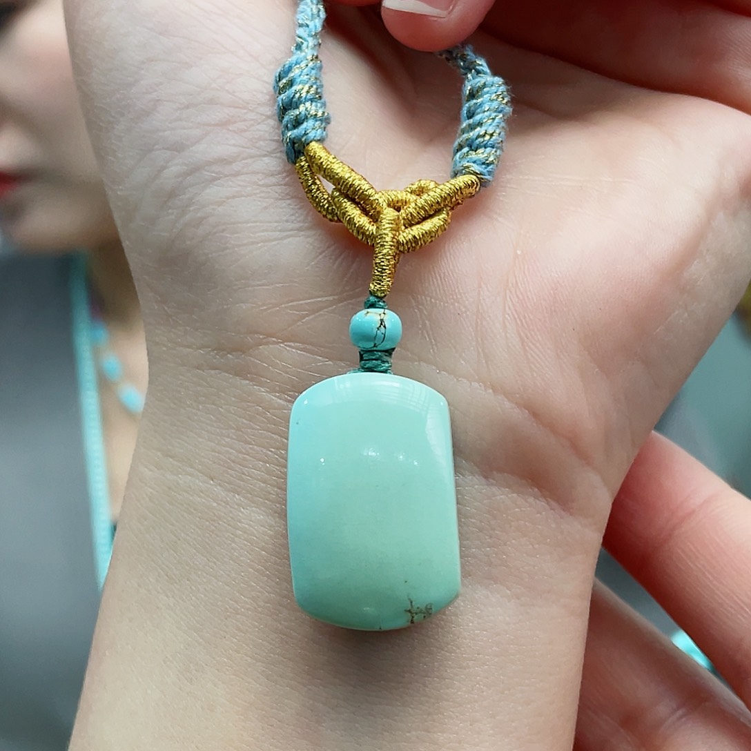 绿松石颈饰未镶嵌