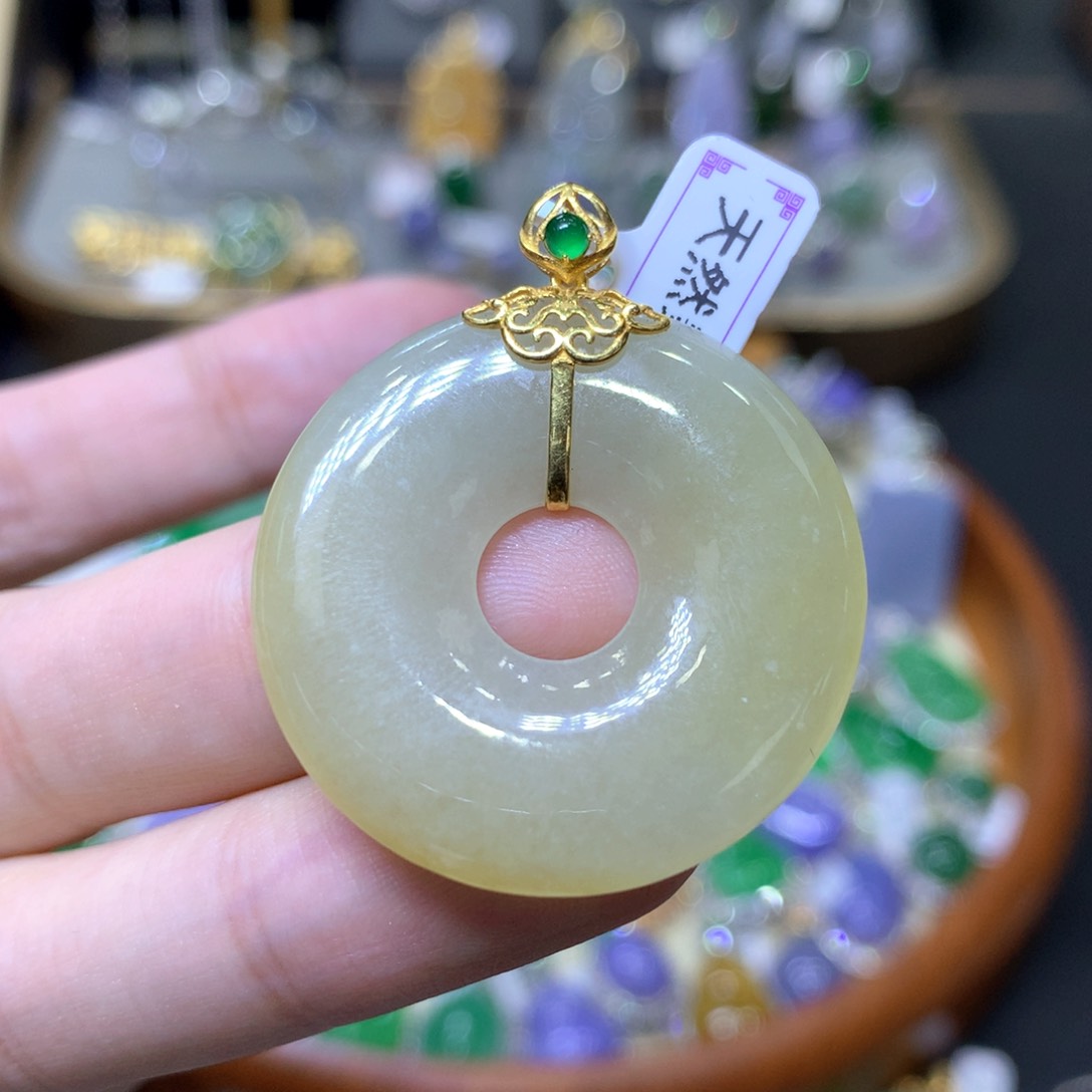 【闪购商品】翡翠颈饰18K金镶嵌翡翠吊坠项链