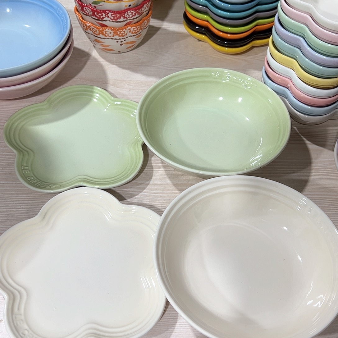 陶瓷 +++燕麦晚+中号梅花碟 奶白色 抹茶绿各一个