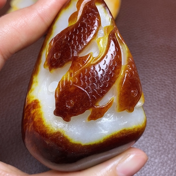 圣***馆和田玉未镶嵌颈饰