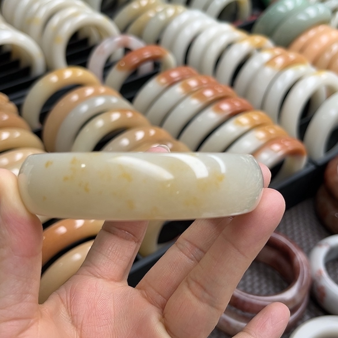 【闪购商品】石英质玉手镯未镶嵌金草鼓方福利