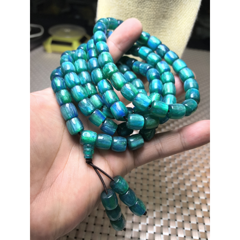 A064 10 108俏色浅绿佛珠（多样性发其一)