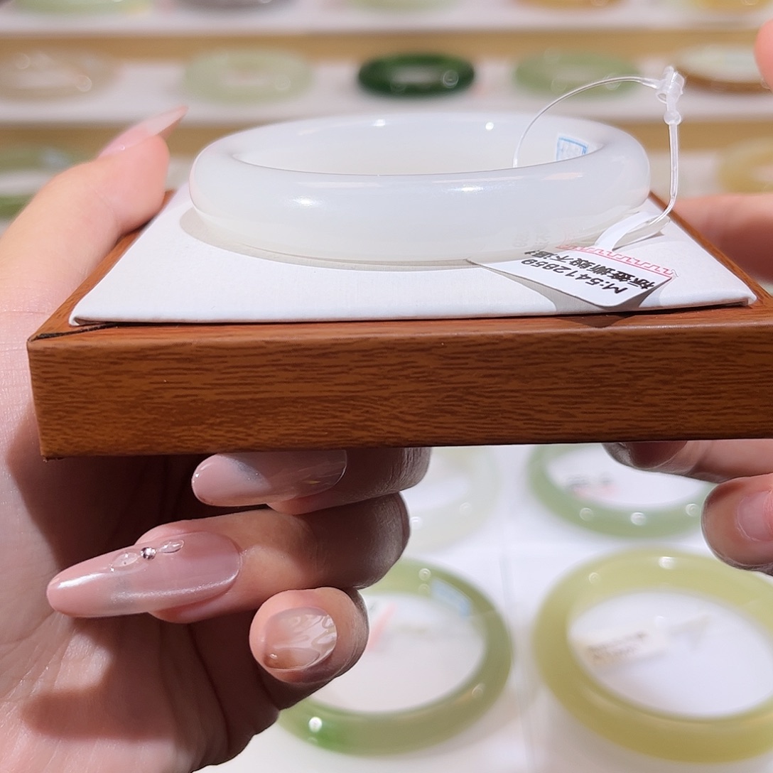 和田玉未镶嵌手镯白冰