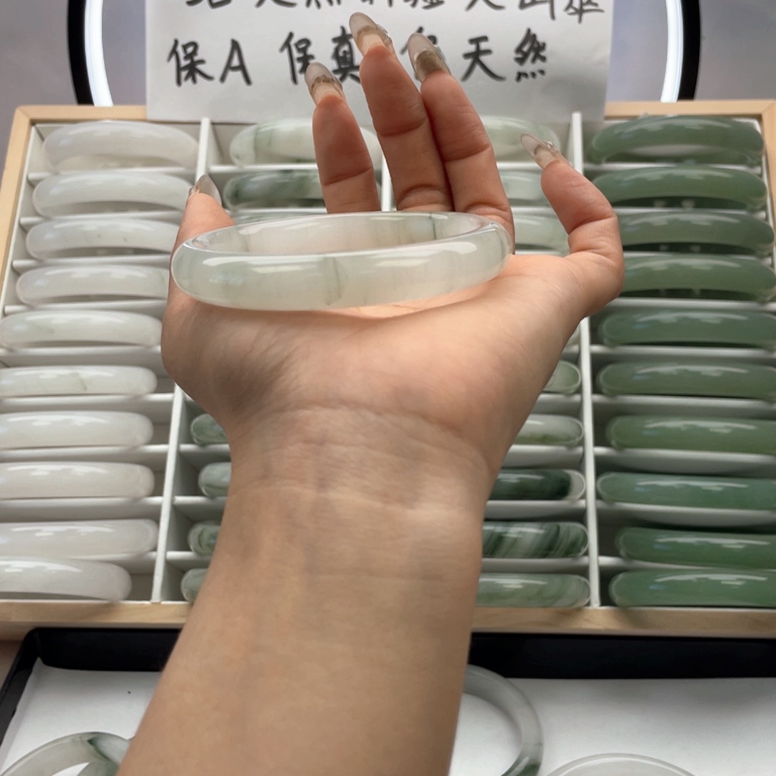 石英质玉（非洲翠）未镶嵌手镯713