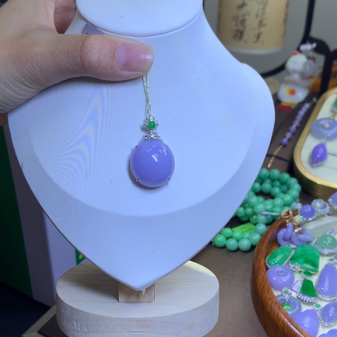 翡翠颈饰18K金镶嵌翡翠