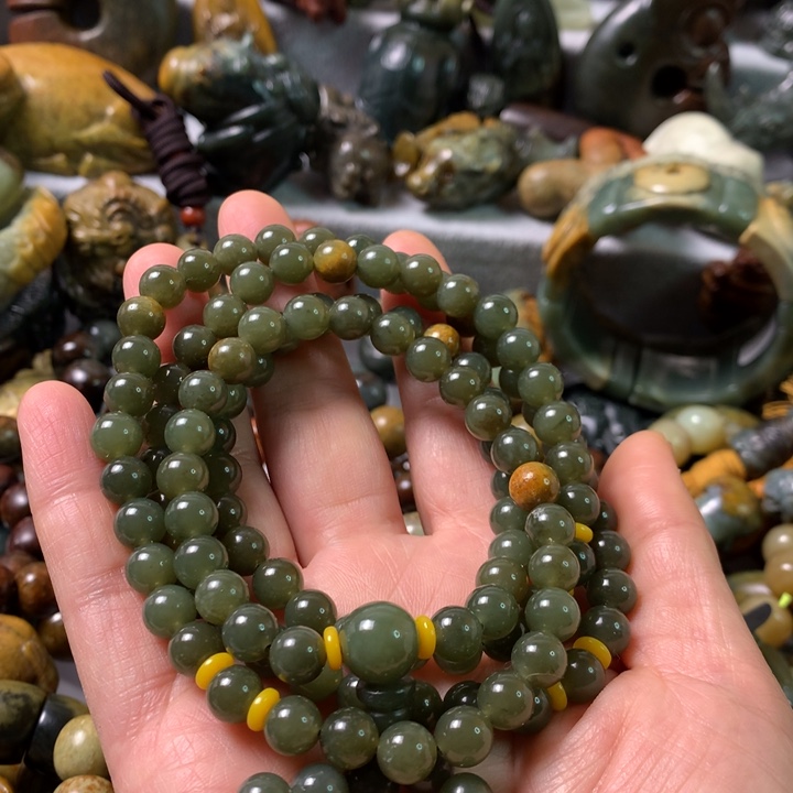 未镶嵌岫岩河磨玉（透闪石质玉）把件