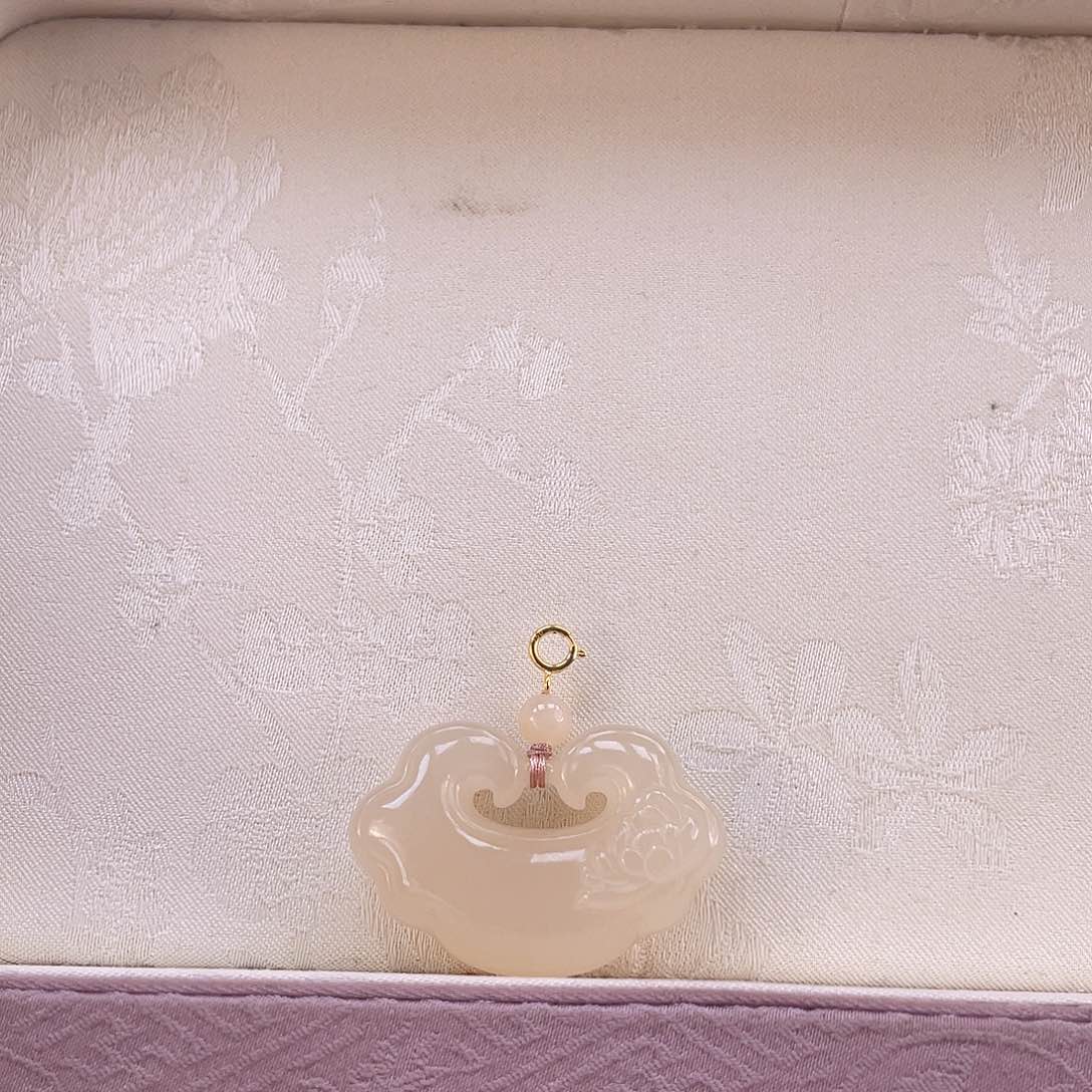 和田玉吊坠(不含链)18K金镶嵌