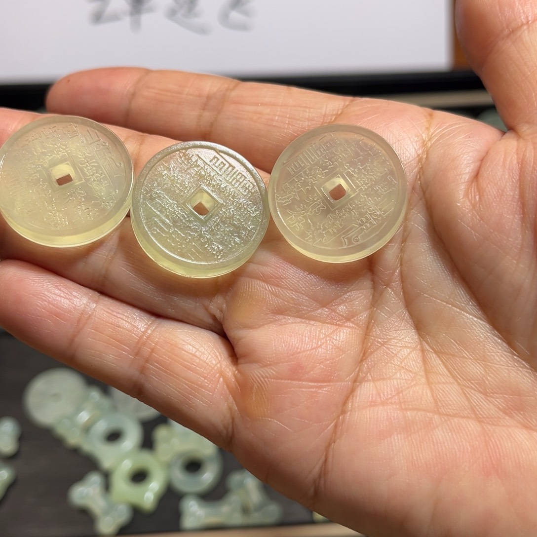 蛇纹石玉颈饰合金等*.