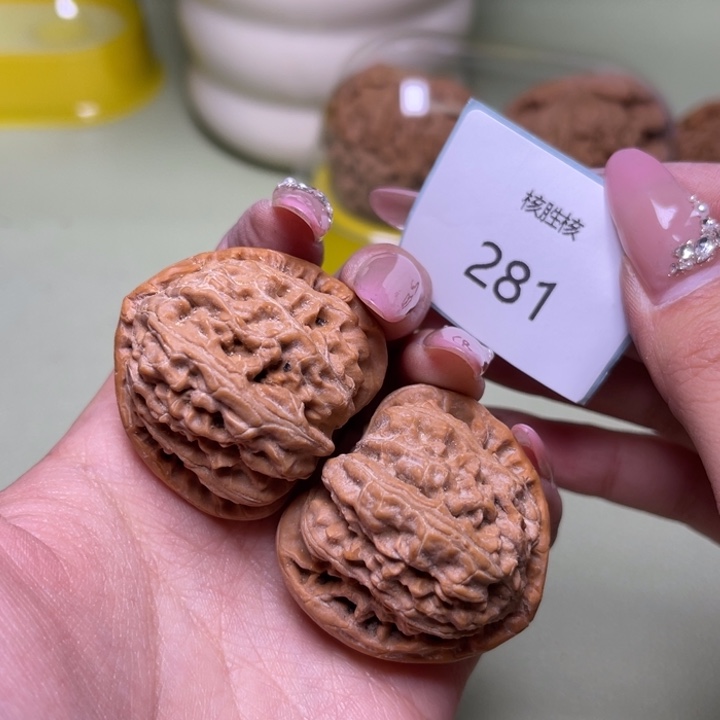 文玩核桃把件五***九37尺白狮子281